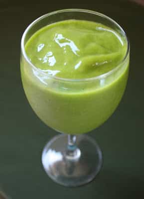 Mango, Banana and Spinach Smoothie recipe by Barefeet In The Kitchen