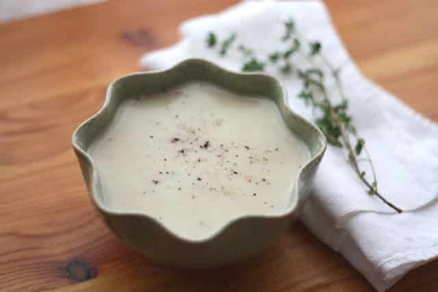 Creamy Cauliflower Soup with Leeks and Thyme recipe by Barefeet In The Kitchen