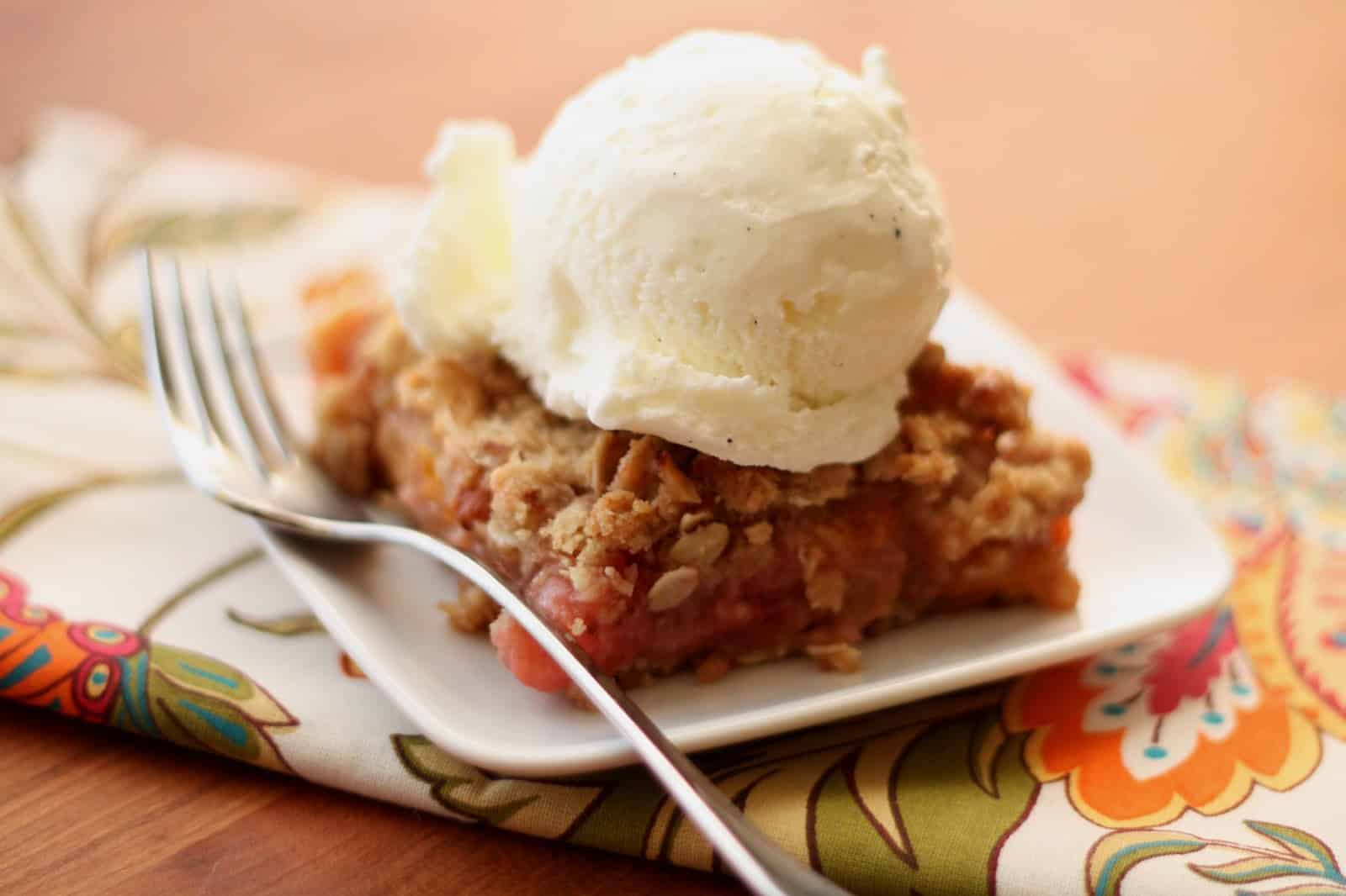 https://barefeetinthekitchen.com/wp-content/uploads/2013/06/simple-vanilla-bean-ice-cream-with-apricot-rhubarb-crunch-5-1.jpg