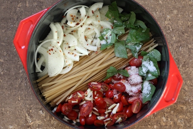 20 Minute One Pot Pasta with Fresh Tomatoes and Basil recipe by Barefeet In The Kitchen