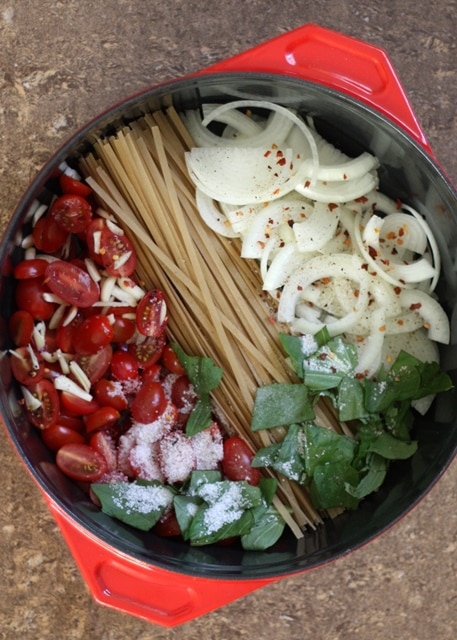 20 Minute One Pot Pasta with Fresh Tomatoes and Basil recipe by Barefeet In The Kitchen