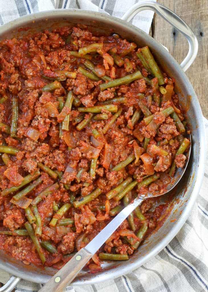 Lebanese Beef and Green Beans is a no fuss dinner that the whole family loves! get the recipe at barefeetinthekitchen.com