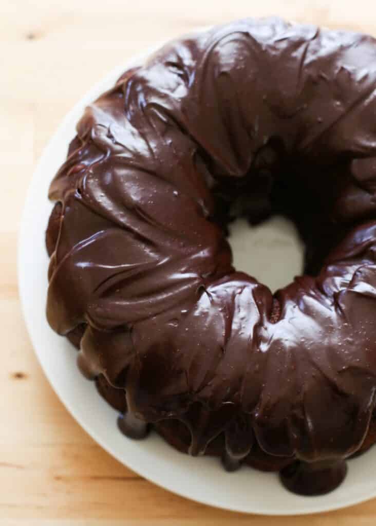 Ricetta della torta al cioccolato Hershey's One Bowl di Barefeet In The Kitchen