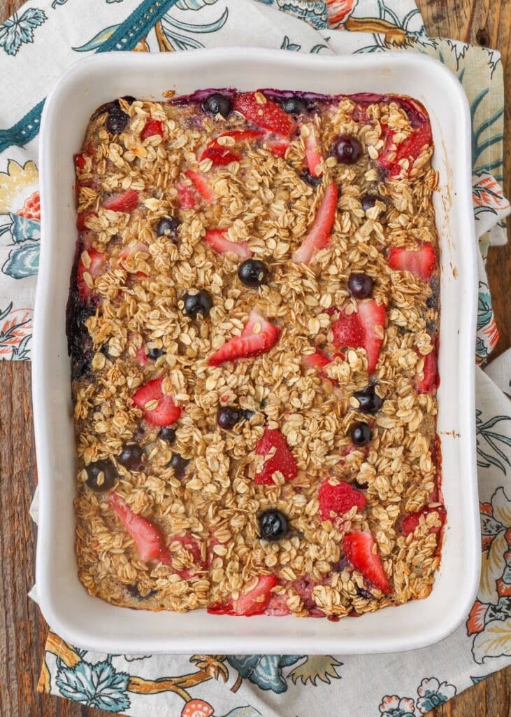 oatmeal baked with berries in white baking pan