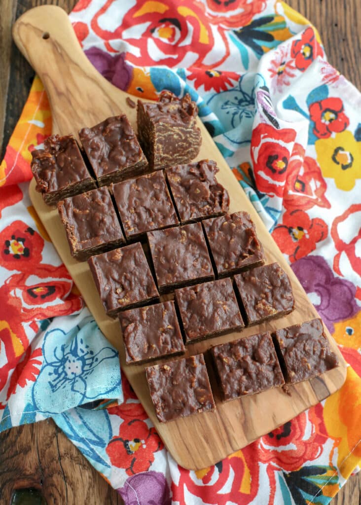 Better-Than-Store-Bought Candy Bars are SO easy to make! - get the recipe at barefeetinthekitchen.com