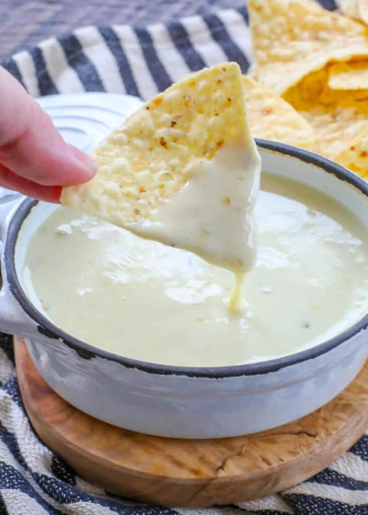 Il miglior queso dip in stile ristorante è FACILE da preparare!