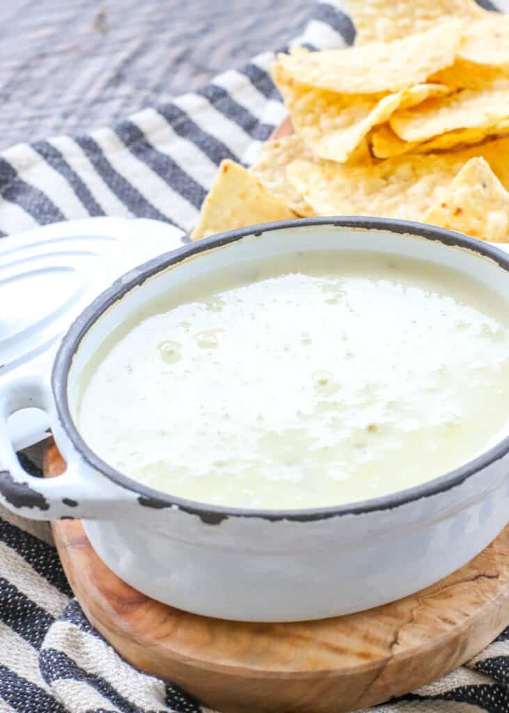 Restaurant style queso dip