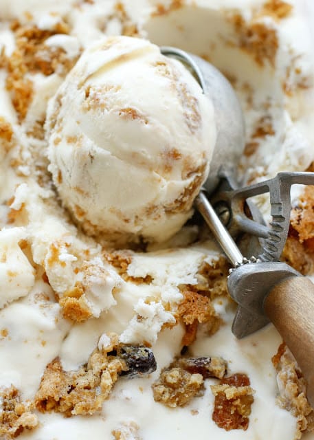 Oatmeal Cookie Ice Cream Recipe - filled with chewy bites of oatmeal raisin cookies!