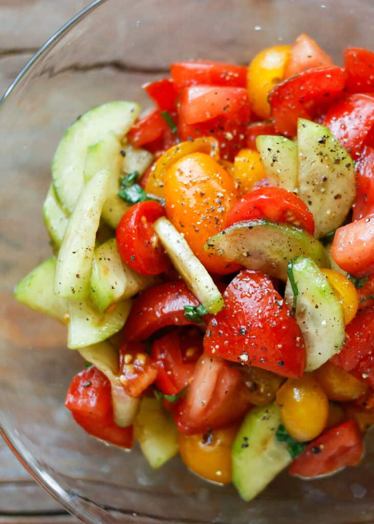 Cucumber Tomato Salad | http://homemaderecipes.com/cooking-102/healthy-recipes/11-best-salad-recipes-healthy/