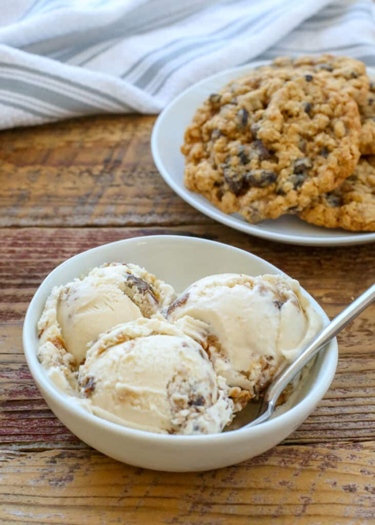 Creamy vanilla ice cream filled with oatmeal cookie chunks