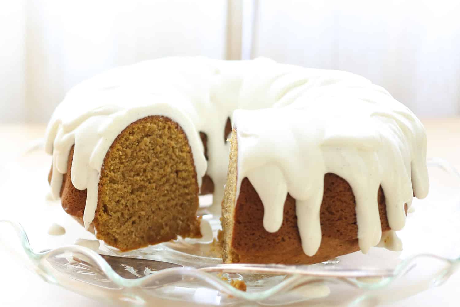 Pumpkin Bundt Cake with Vanilla Bean Icing {traditional and gluten free recipes}