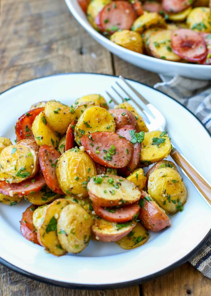 Garlic Potatoes with Kielbasa is an easy dinner to get two thumbs up around the table! - Get the recipe at barefeetinthekitchen.com
