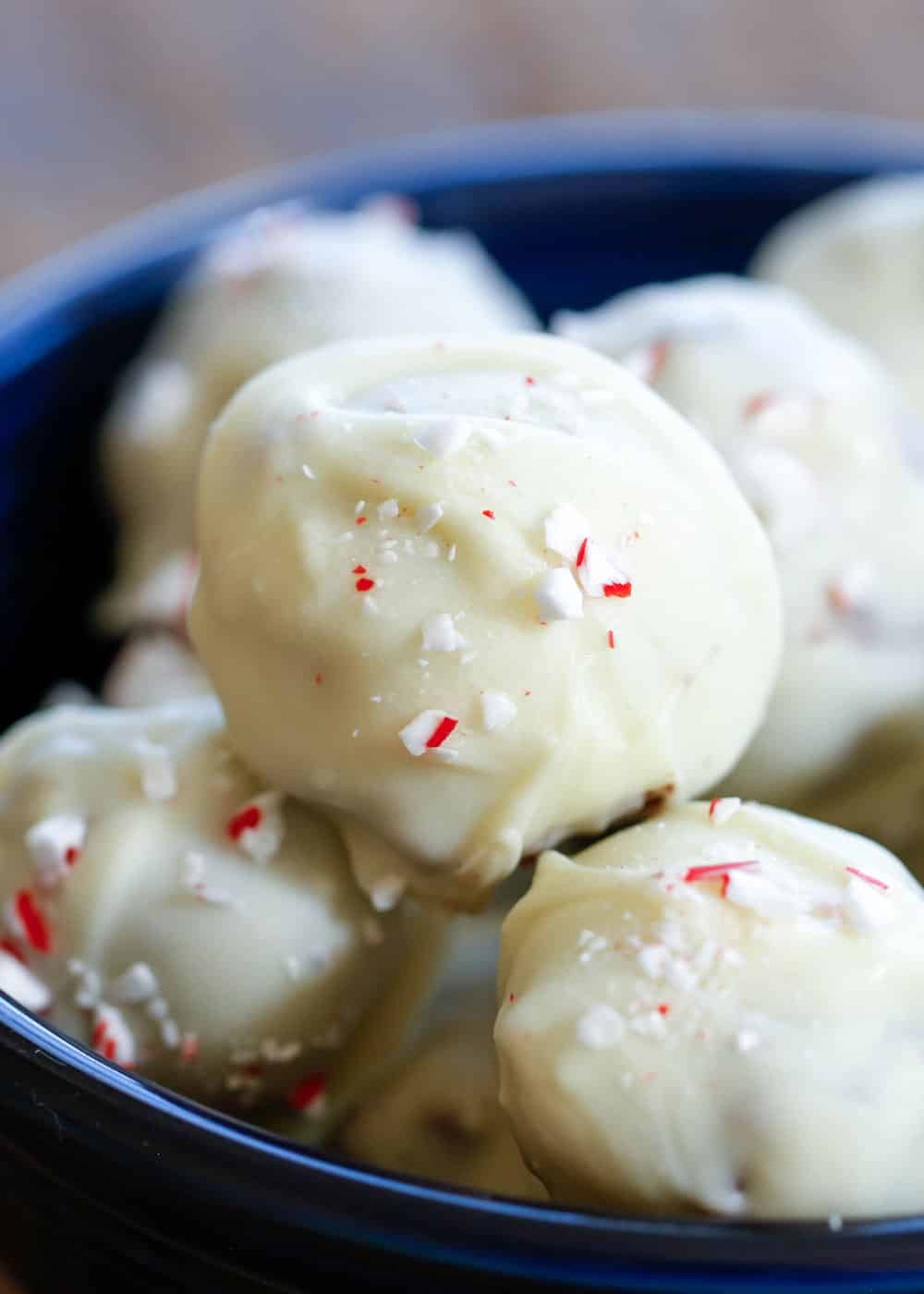 No one can resist these Peppermint Bark Cake Balls!