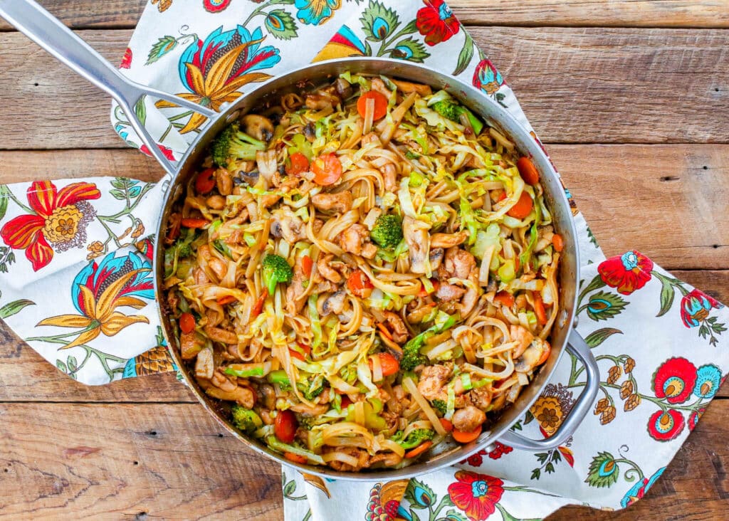 Stir Fry Noodles with Chicken and Vegetables