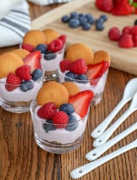 Berry Cheesecake Mousse Cups are the ideal dessert for spring parties and Easter dinner too!