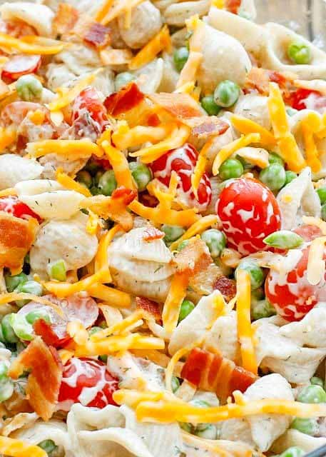 Creamy ranch pasta salad with bacon and cheese!