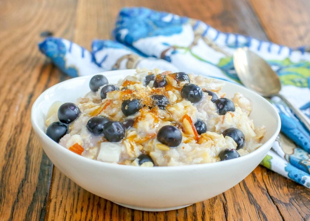 Oatmeal with Blueberries and Cream