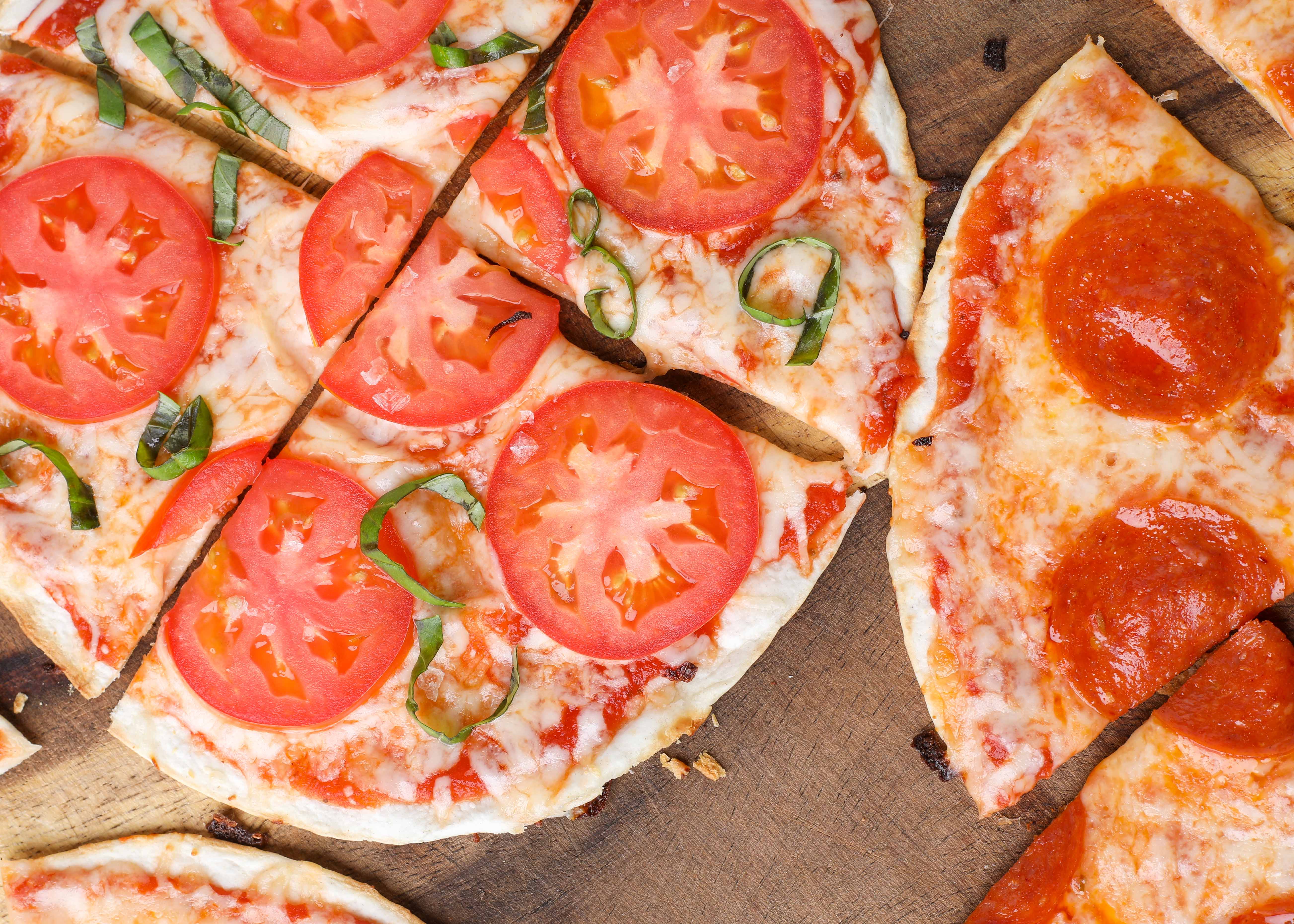 Crispy Tortilla Skillet Pizza - Closet Cooking