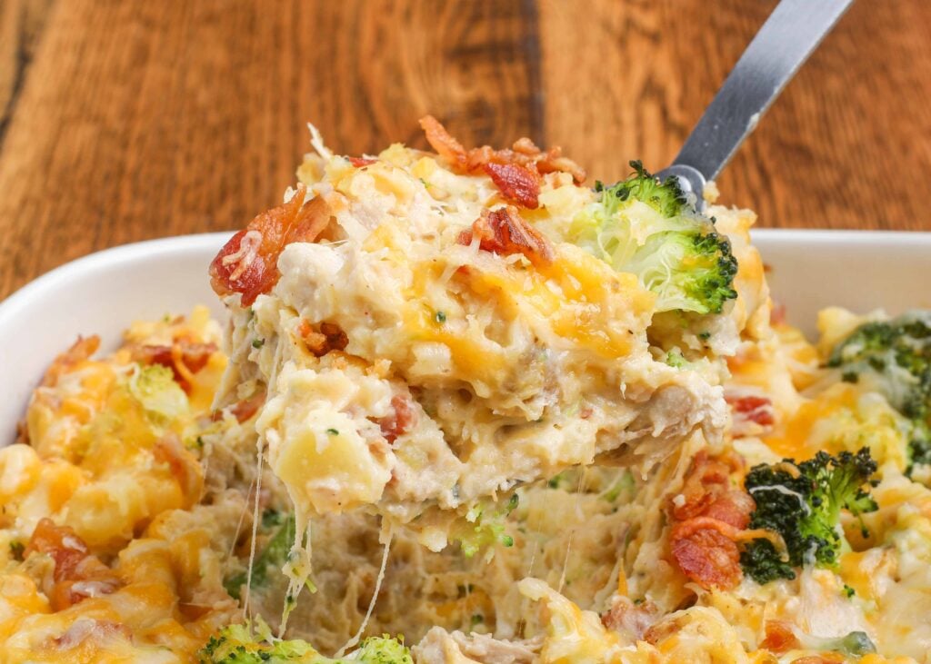 cheesy mashed potatoes with broccoli and chicken