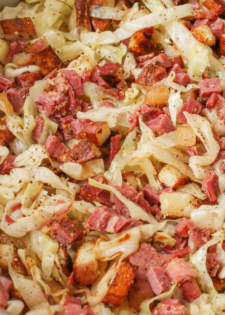 Hash di carne in scatola con cavolo e patate