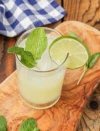 mint and lime in mojito cocktail