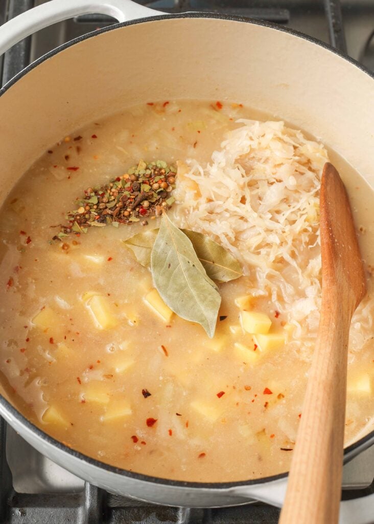 Reuben ingredienti in una sostanziosa zuppa