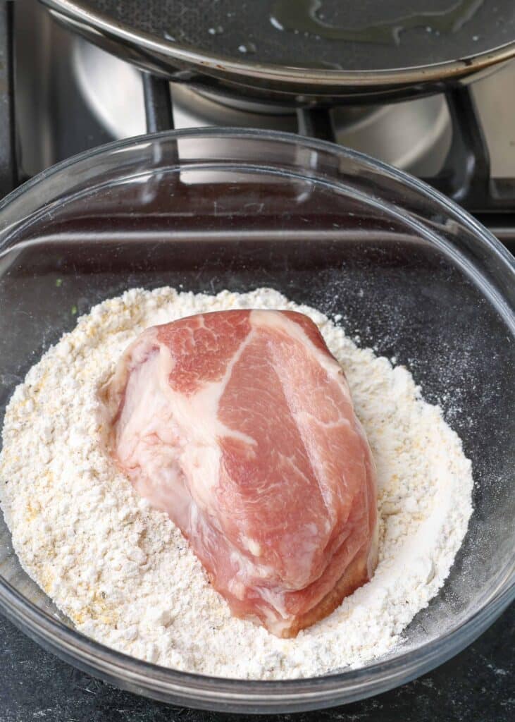 Boneless pork chops in flour