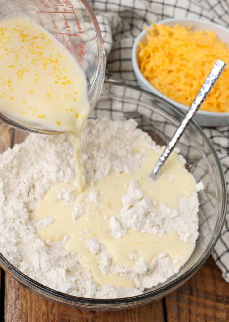 cheesy biscuit topping for pot pie