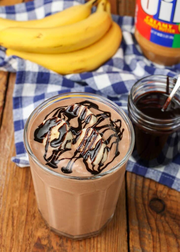a peanut butter smoothie has been drizzled with chocolate sauce and is ready to drink in this photo