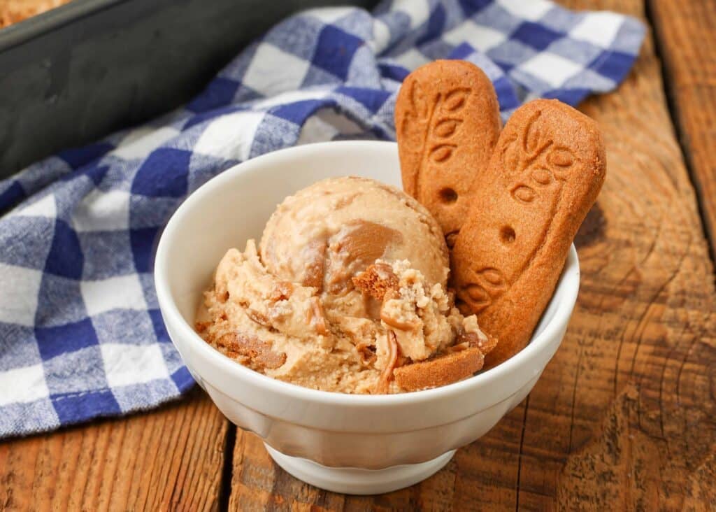 homemade ice cream with biscoff cookies