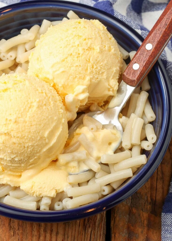 mac and cheese ice cream close up in blue bowl