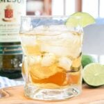 Whisky Jameson + ginger ale + lima = un cóctel clásico perfecto para el verano.