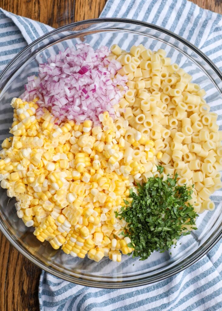 La ensalada de pasta se encuentra con el maíz callejero