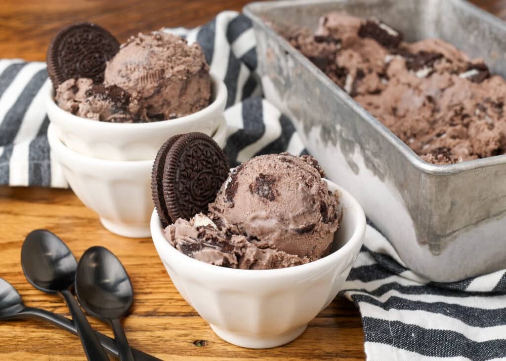 Oreo Ice Cream - Barefeet within the Kitchen 53 ice cream in bowl with extra Oreos, pan of ice cream in background on table